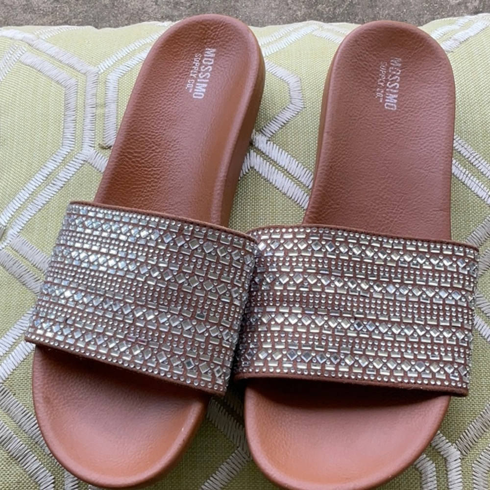 Mossimo brand  sz 8 brown color. Great condition